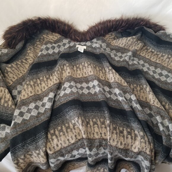 Collection Eighteen Women Poncho Faux Fur Neckline Stripes Aztec Shawl Brown Tan - Picture 11 of 16